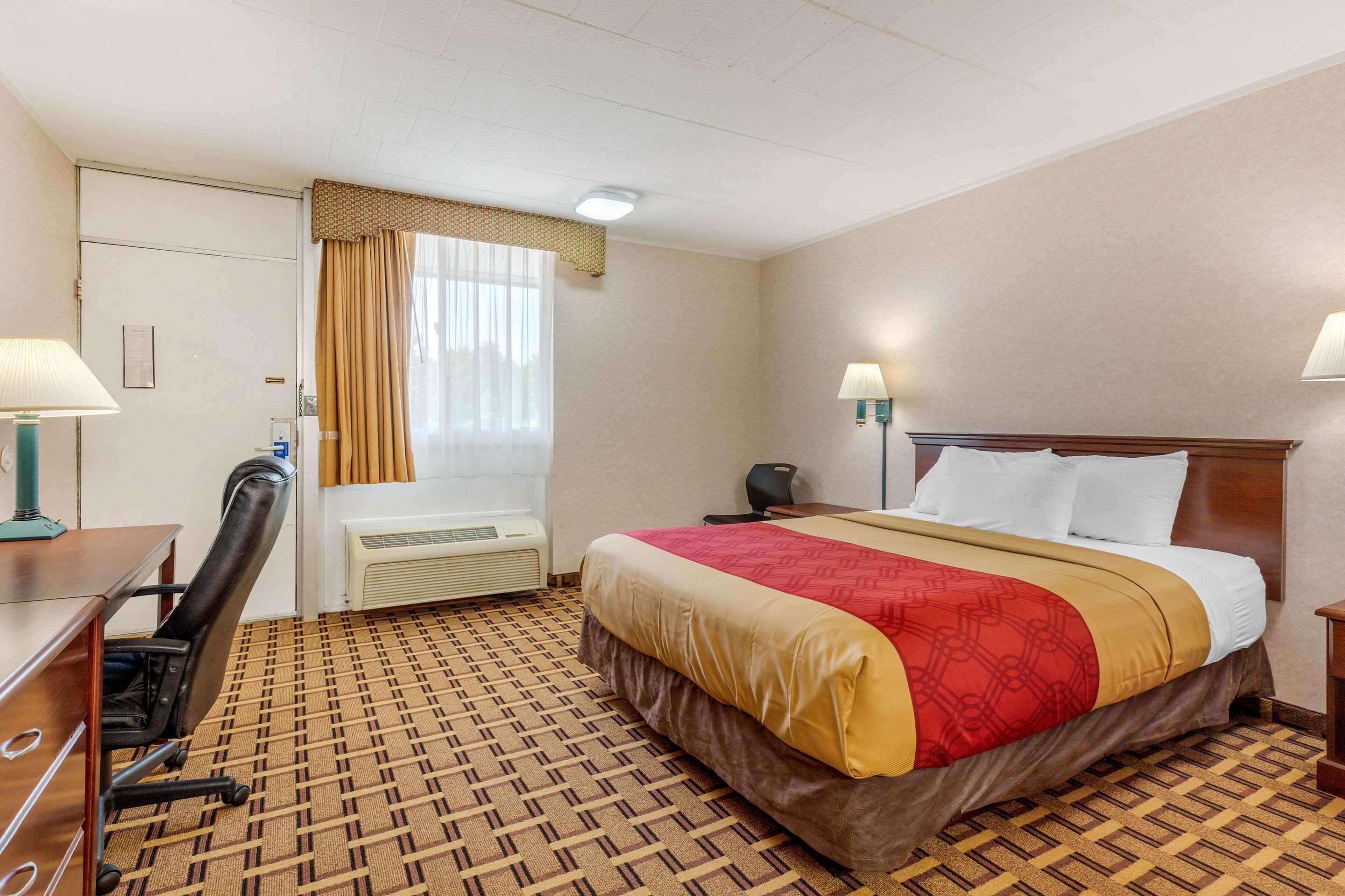 Rodeway Inn Mystic Exteriör bild