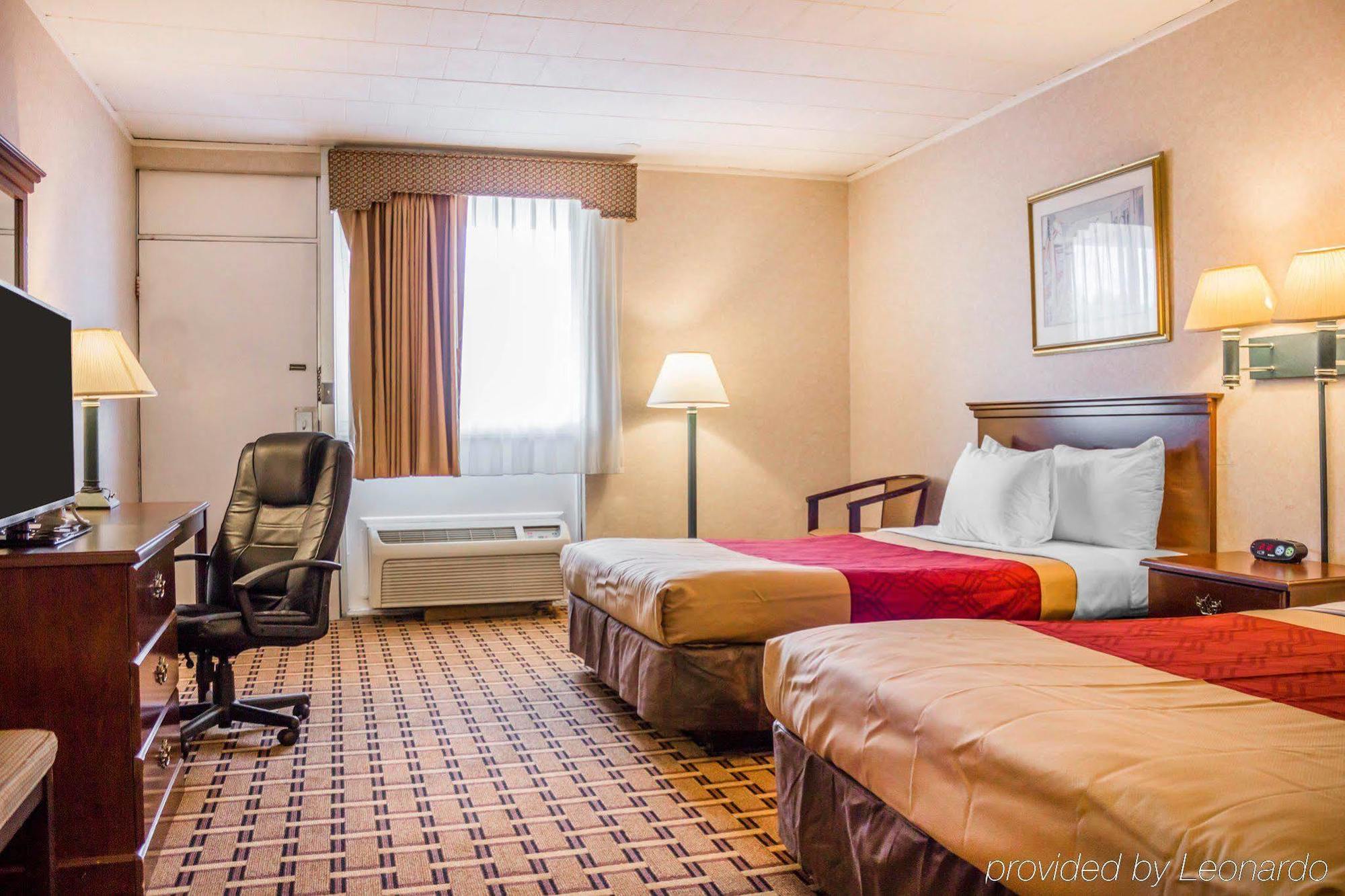 Rodeway Inn Mystic Exteriör bild